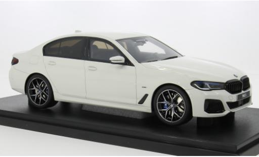 Modellautos Bmw 545 1/18 GT Spirit E X Drive Saloon M Sport (G60) weiss 2023 1:18 Bmw 545 1/18 GT Spirit E X Drive Saloon M Sport (G60) weiss 2023 1:18 modellautos