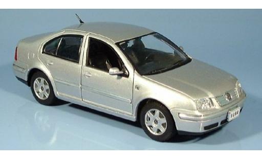 Modellautos Volkswagen Bora 1/24 Welly Limousine silber 2001 1:24 Volkswagen Bora 1/24 Welly Limousine silber 2001 1:24 modellautos