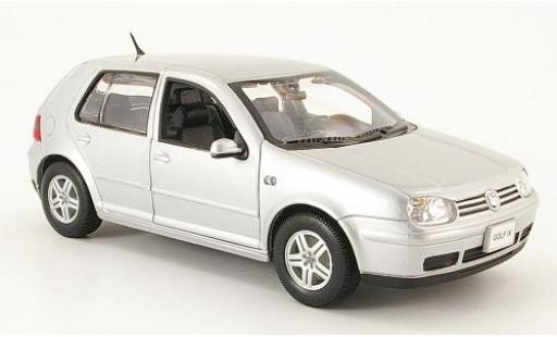 Modellautos Volkswagen Golf 1/24 Welly IV silber 1:24 Volkswagen Golf 1/24 Welly IV silber 1:24 modellautos