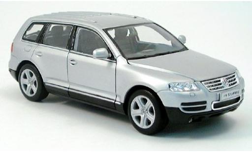 Modellautos Volkswagen Touareg 1/24 Welly silber 2002 1:24 Volkswagen Touareg 1/24 Welly silber 2002 1:24 modellautos