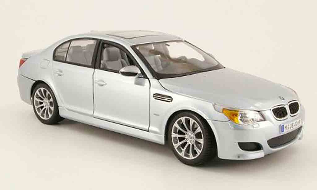 Modellautos Bmw M5 E60 1/18 Maisto E60 safety car moto gp weiss - Online- modellautos.de