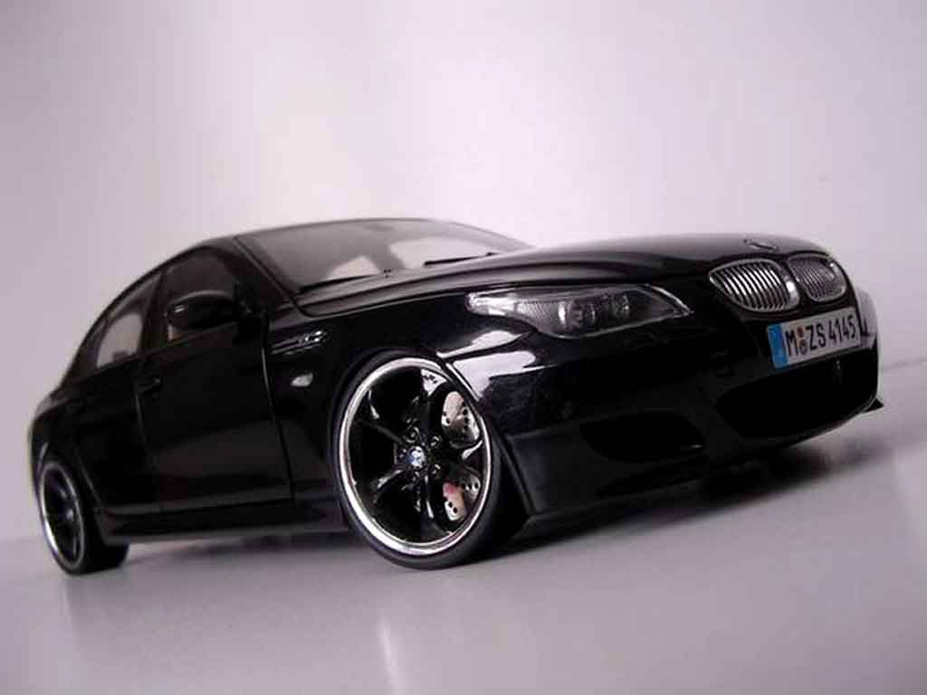 Modellautos Bmw M5 E60 1/18 Kyosho E60 jantes techart schwarzs - Online- modellautos.de