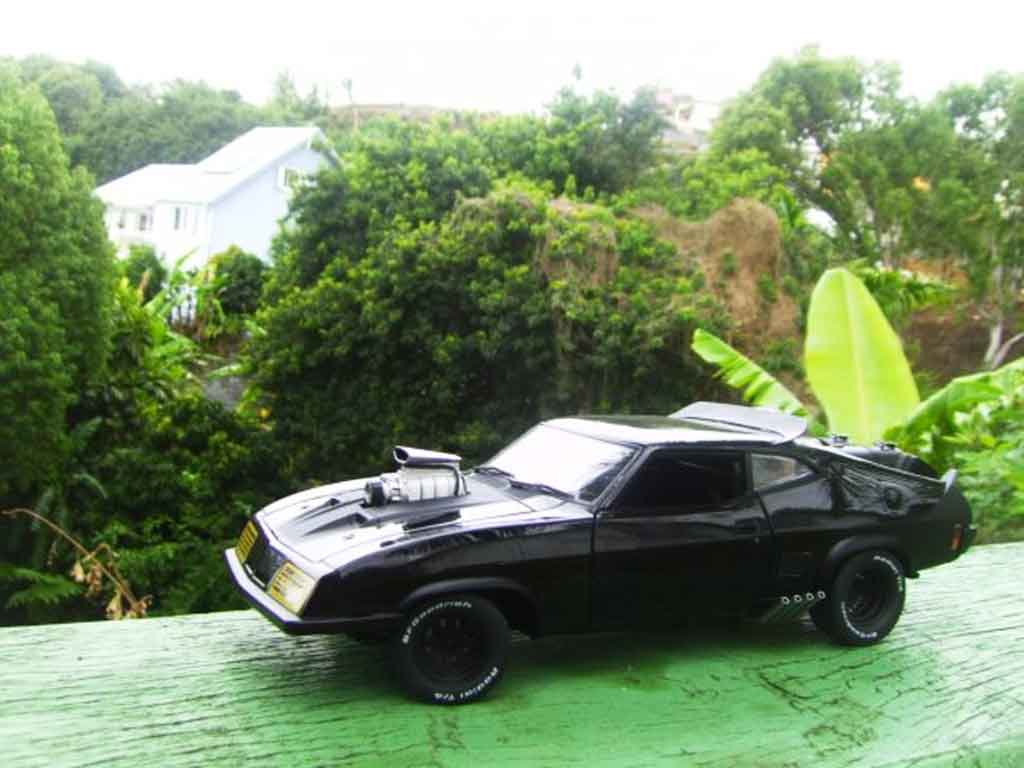 Mad Max ROAD WARRIOR INTERCEPTOR 1/18 Autoart falcon 1973