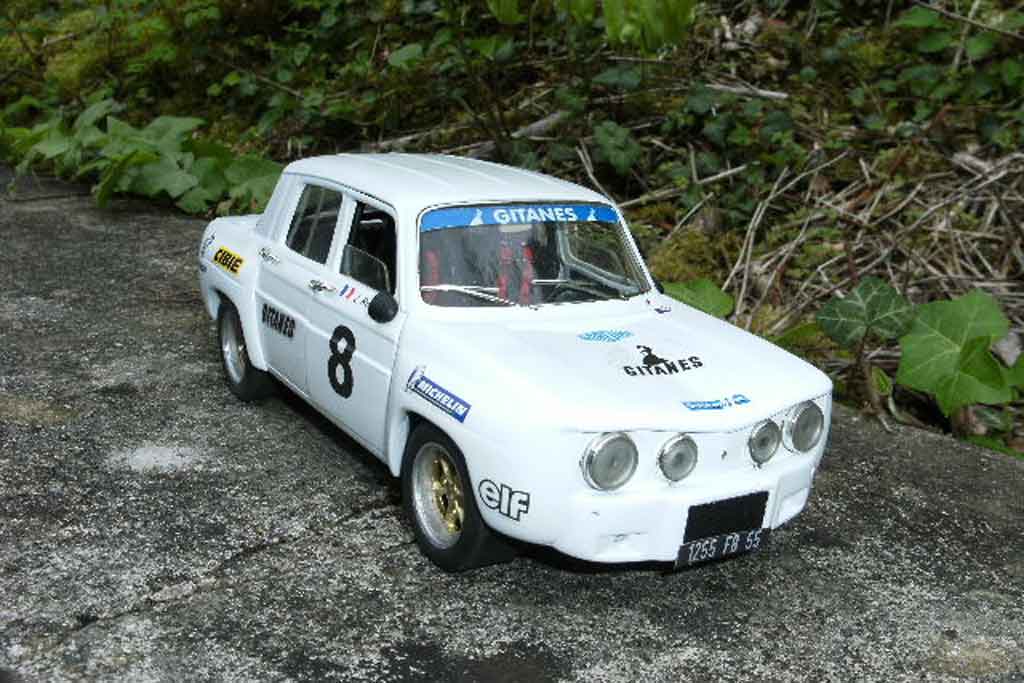 Renault 8 Gordini 1/18 Solido Gordini weiss jantes larges et kit carrosserie dinacar