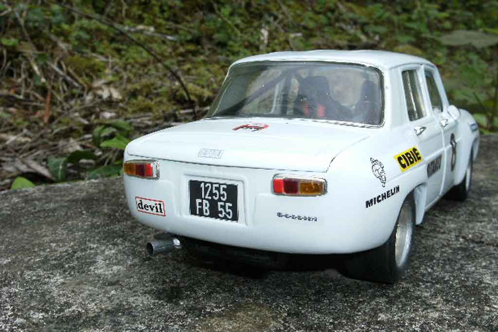 Renault 8 Gordini 1/18 Solido Gordini weiss jantes larges et kit carrosserie dinacar