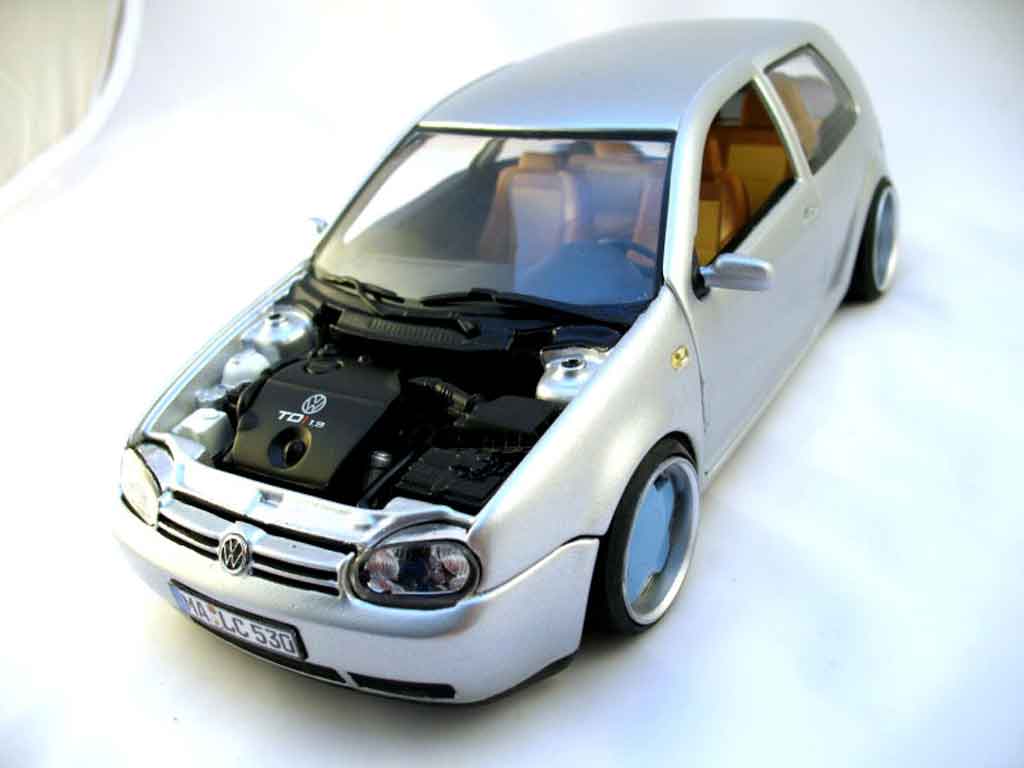 Volkswagen Golf 4 GTI 1/18 Revell 4 GTI german look jantes borbet type a