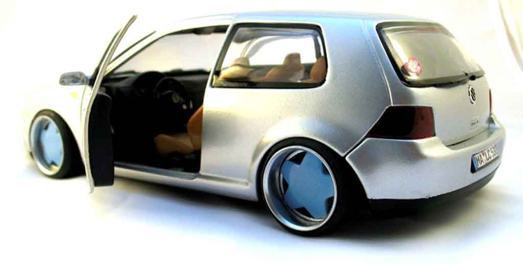 Volkswagen Golf 4 GTI 1/18 Revell 4 GTI german look jantes borbet type a