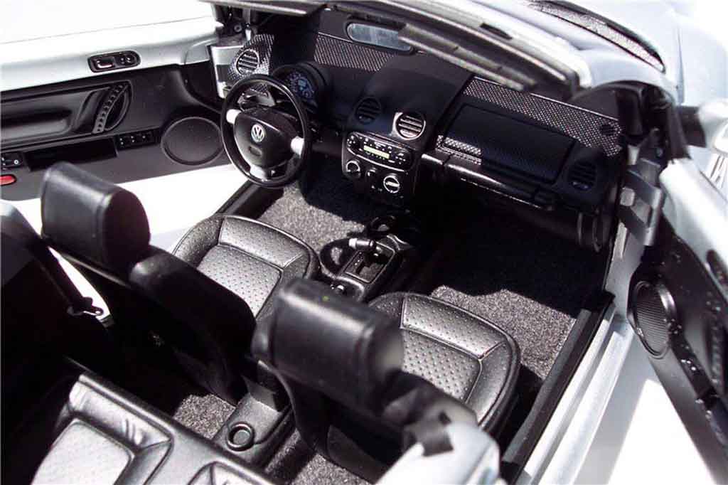 Volkswagen New Beetle cabriolet 1/18 Burago cabriolet grau metallisee