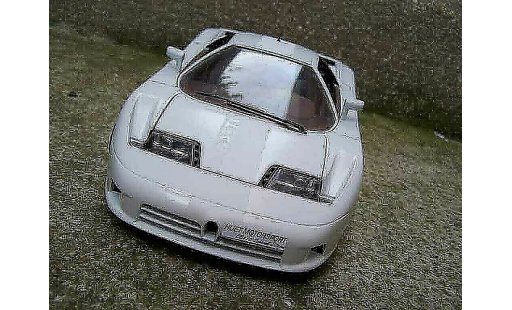 Bugatti EB110 special edition 1/18 Burago  modellautos