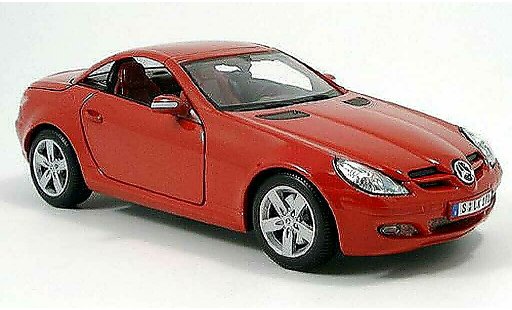 Mercedes Classe SLK Base 1/18 Maisto rot toit ferme 2004 modellautos