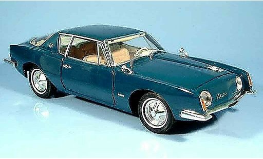 Studebaker Avanti Base 1/18 Signature gr&Atilde;&frac14;n 1963 modellautos