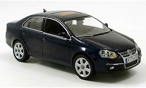 Volkswagen Jetta Base 1/43 Schuco blau 2005 modellautos