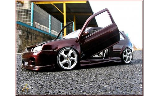 Volkswagen Golf GTI 1/18 Revell violett jantes porsche 17 pouces kit carrosserie modellautos
