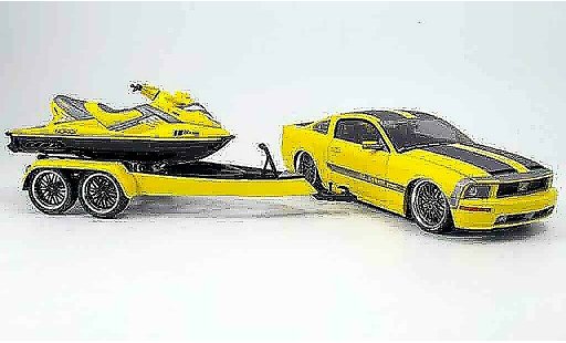Ford Mustang Cesam 1/18 Norev or/grau + remorque avec jet-ski modellautos