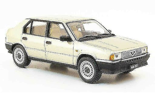Alfa Romeo 33 1.3 1/43 Pego beige 1983 modellautos