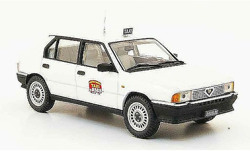 Alfa Romeo 33 1.3 1/43 Pego weiss taxi mailand modellautos