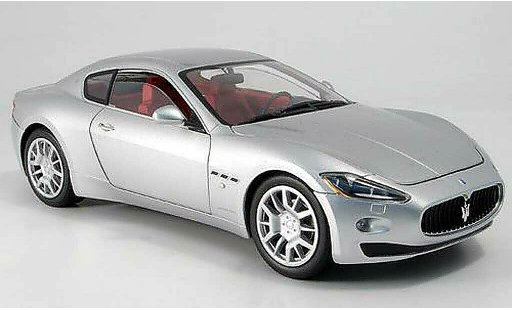 Maserati Gran Turismo Base 1/18 Mondo Motors grau metallisee modellautos