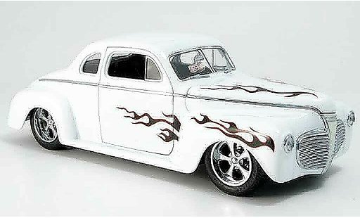 Plymouth Coupe Hot Rod 1/18 Yat Ming weiss modellautos