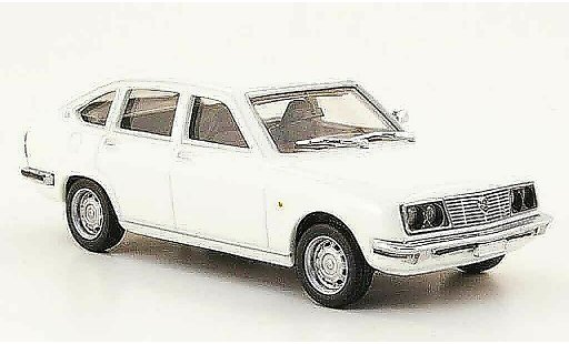 Lancia Beta berline 1/43 Pego weiss modellautos