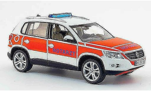 Volkswagen Tiguan Base 1/43 Schuco track & field notarzt rot weiss modellautos