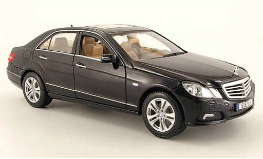 Mercedes Classe E Base 1/18 Maisto 350 (w 212) schwarz 2009 modellautos