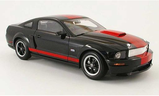 Shelby GT Coupe 1/18 Shelby Collectibles schwarz/rot barrett-jackson edition 2008 modellautos
