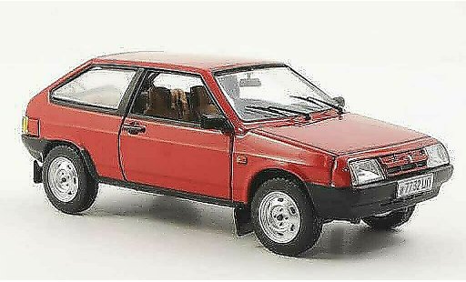 Lada Samara Base 1/43 IST Models (VAZ2108) rot 1986 modellautos