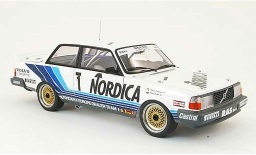 Volvo 240 Turbo 1/18 Autoart no.1 nordica zolder 1986 modellautos
