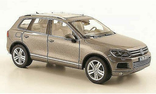 Volkswagen Touareg Base 1/43 Schuco C2 grau modellautos