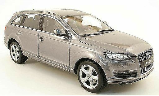 Audi Q7 suv 1/18 Welly grau 2010 modellautos