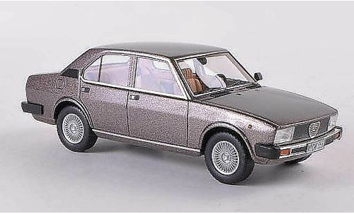 Alfa Romeo Alfetta 2000 1/43 Neo 1980 grau braun modellautos