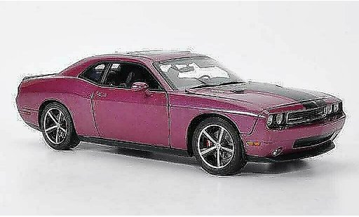 Dodge Challenger 2010 1/18 Highway 61 SRT8 lila/matt schwarz modellautos