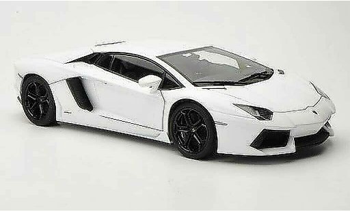 Lamborghini Aventador LP700-4 1/18 Autoart weiss 2011 modellautos