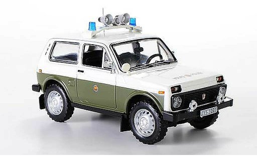Lada Niva Police 1/43 IST Models (VAZ2121) Volkspolizei 1978 modellautos