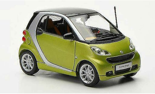 Smart ForTwo Coupe 1/43 Minichamps mattgr&Atilde;&frac14;n/grau 2010 modellautos