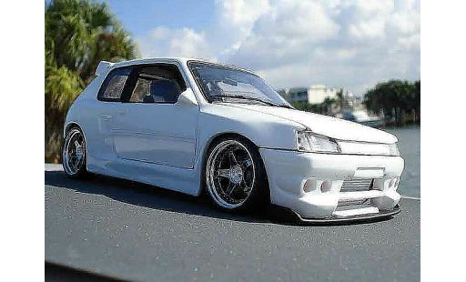 Peugeot 205 GTI 1/18 Solido kit carrosserie modellautos