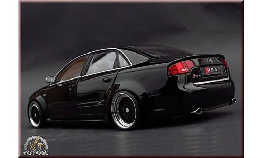 Audi RS4 berline 1/18 Minichamps schwarz jantes BBS 18 pouces modellautos