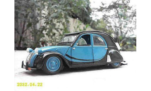 Citroen 2CV Berline 1/18 Maisto old school modellautos
