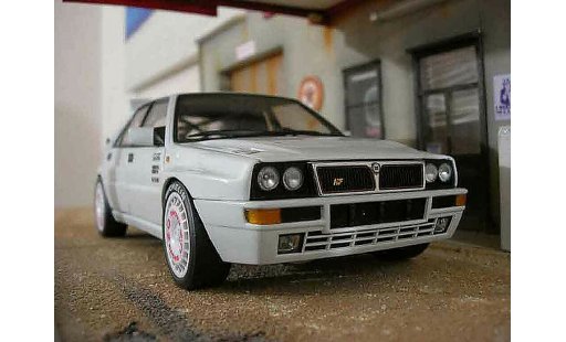 Lancia Delta HF Integrale 1/18 Kyosho evolution 2 street race modellautos