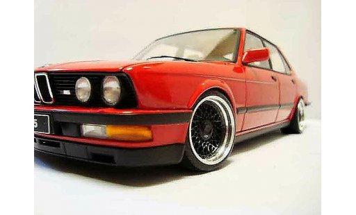 Bmw M5 tuning 1/18 Autoart E28 rot jantes bbs 17 pouces modellautos
