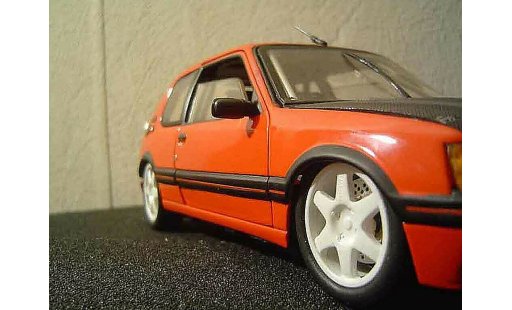 Peugeot 205 GTI 1/18 Solido tuning modellautos