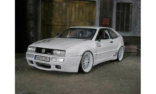 Volkswagen Corrado VR6 1/18 Revell street racer modellautos