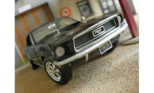 Ford Mustang Hardtop 1/18 Ertl coupe noir modellautos