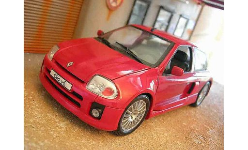 Renault Clio V6 1/18 Universal Hobbies rot modellautos