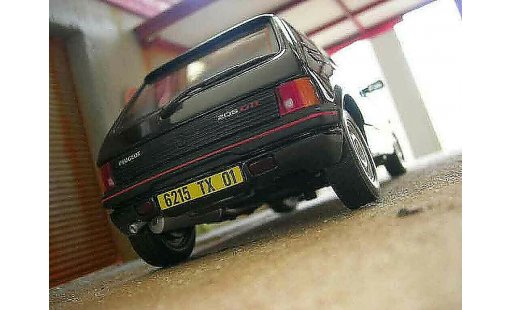 Peugeot 205 GTI 1/18 Solido 1.9 schwarz onyx modellautos
