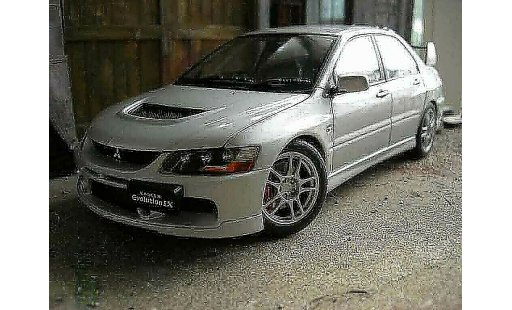 Mitsubishi Lancer Evolution IX 1/18 Autoart gsr modellautos