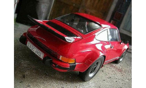 Porsche 911 Turbo 1/18 Norev 3.0 rot modellautos