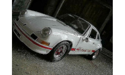 Porsche 911 RS 1/18 Universal Hobbies 2.7 weiss modellautos