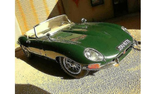 Jaguar E-Type 1961 1/18 Burago gr&Atilde;&frac14;n modellautos