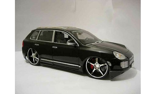Porsche Cayenne Turbo S 1/18 Maisto schwarz modellautos